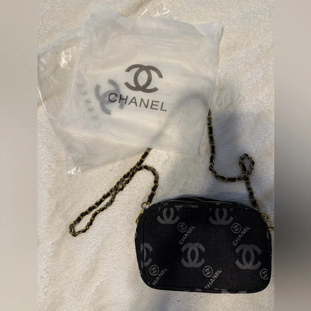 CHANEL Black Denim Makeup Bag Chain Crossbody Bag Limited VIP Gift Japan - Picture 2 of 7